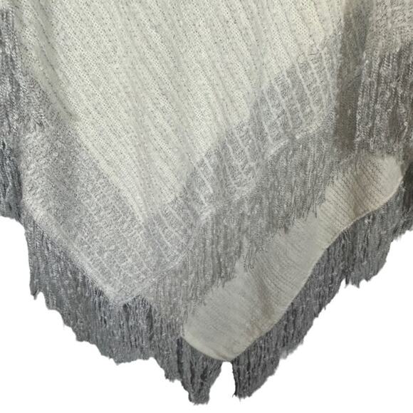 Mia & Tessa White & Gray Cape Cowl Neck Tassel Knit Poncho Women Sz OS - Picture 4 of 11